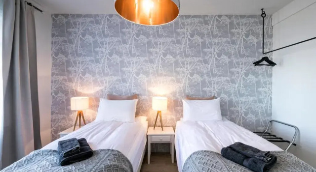 Апартаменты с 3 комнатами Theater Row Apartments