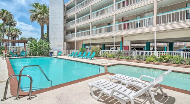 Апартаменты c 1 комнатой с балконом Updated Front Beach Condo w/ Resort Amenities!
