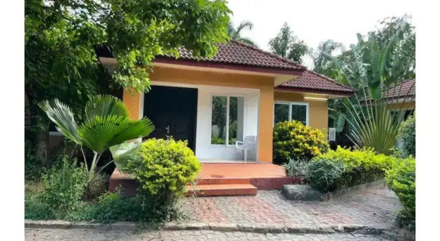Entire 2 bedroom house with free wifi in Masaki