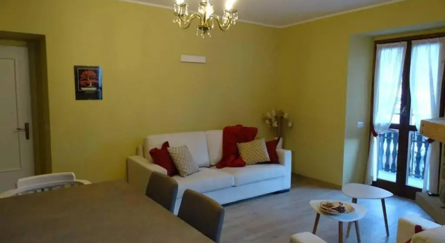 Ferrari's: bright apartment with magnificent view, Buchen Sie Ferienwohnung Chiesa in Valmalenco 