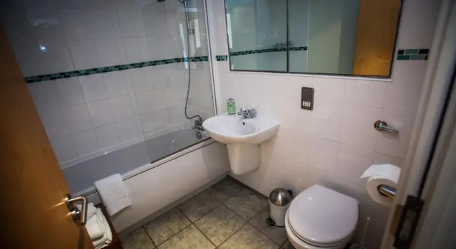 Апартаменты Cranbrook House Apartments - Near Ice Arena