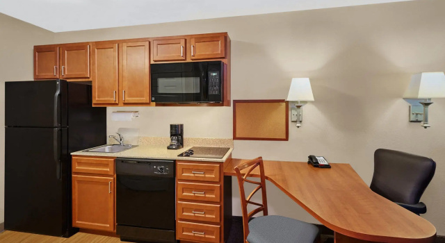 Двухместный люкс Candlewood Suites Milwaukee Airport by IHG
