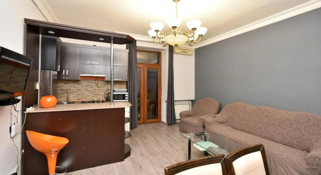Martiros Saryan street, 1 bedroom Sunny, New Renovated apartment SA185, Reservar Apartamento Hotéis em Erevan com piscina, Piscina