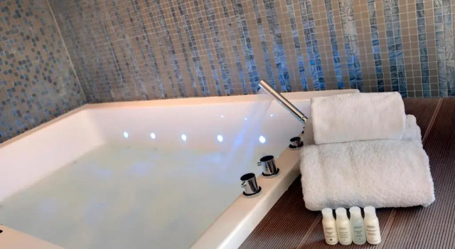 Люкс с видом на город Hotel Indigo Madrid - Gran Vía by IHG