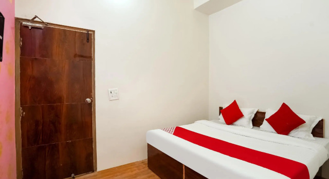 OYO 78445 Hotel The Golden Crown, Забронировать Отель Фаридабад штат Харьяна