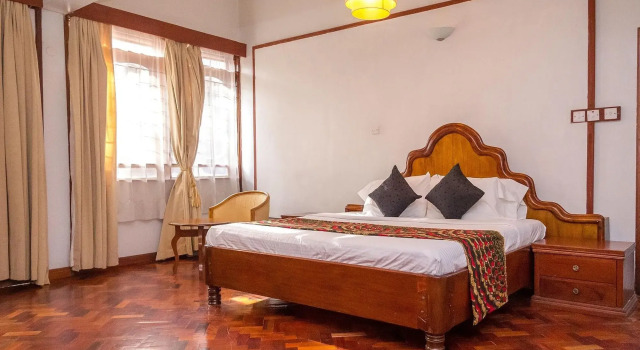 CJ Party House, Boek Hotel Hotels en accommodaties in Lavington, Hotel