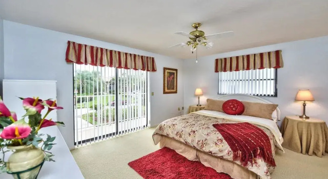 Canal Grande Waterfront 6 Bedroom Holiday Home by Naples Florida, Book Feriehus Villaer i North Naples, Villa