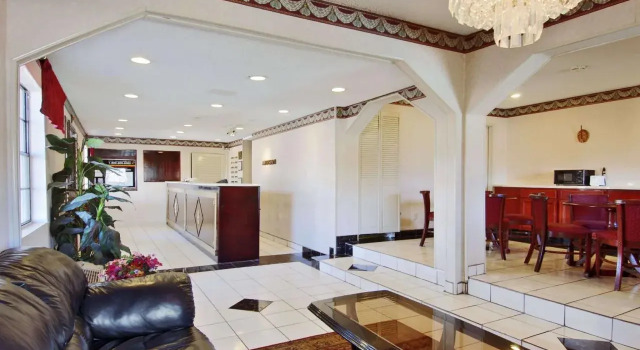 Super 8 Addison by The Galleria / North Dallas, Забронировать Отель Отели Эддисон с бассейном, Бассейн