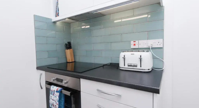 Two bed ground floor apartment, sleeps six, free parking and high speed Wifi, Book Lejlighed Lejligheder i Ramsgate, Lejlighed