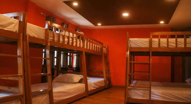 Кровать в общем номере (женский номер) Harrys Home