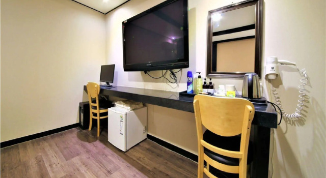 Elysee Motel, Boek Hotel Jung-gu Busan, in de buurt van Gallery 604