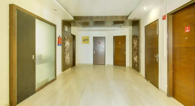 Hazzy Stays by OYO Rooms, Varaa Hotelli Gurgaon 