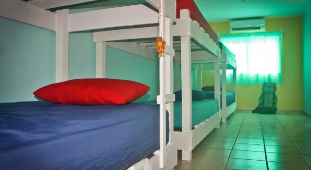Кровать в общем номере Tres Mundos Hostel