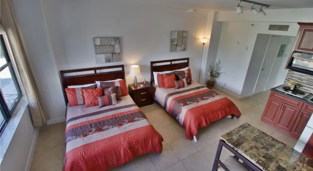 Четырёхместная студия Beach Front Studio Miami Beach