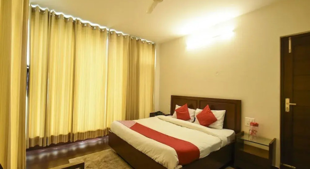 Town Pride Hut By OYO Rooms