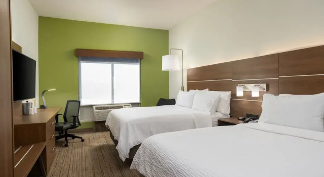 Четырёхместный номер Standard Holiday Inn Express & Suites Carrollton by IHG
