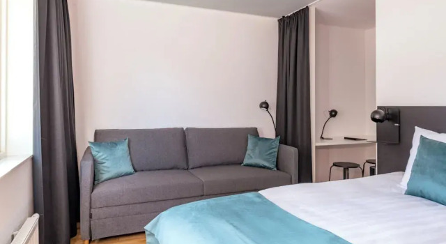 Трёхместный номер Standard First Hotel Kokoloko