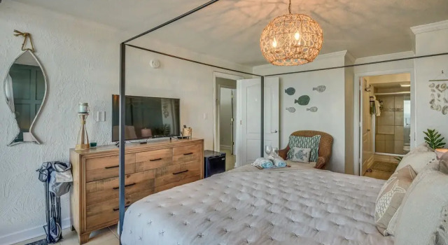 Walk to Shore! Top-floor Daytona Beach Condo, Забронировать Апартаменты/квартира Дейтона-Бич Daytona Beach Area, рядом с Церковь для автомобилей в Дейтона-Биче