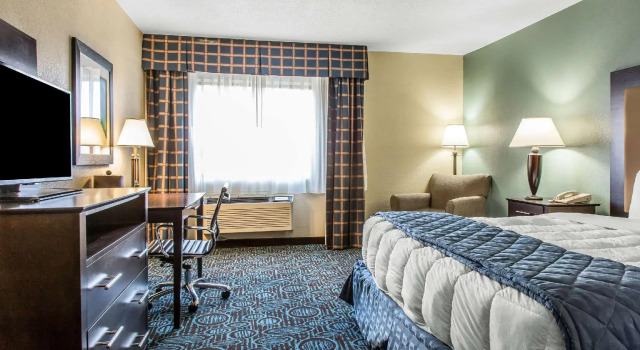 Двухместный люкс Regency Inn & Suites New London, Mystic