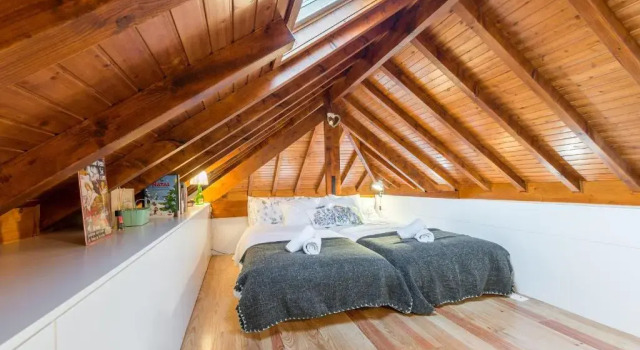 Home in Porto - Cozy 2BR Duplex by LovelyStay, Забронировать Отель Cedofeita / Santo Ildefonso / Se / Miragaia / Sao Nicolau e Vitoria Порту, рядом с Lapa Metro Station