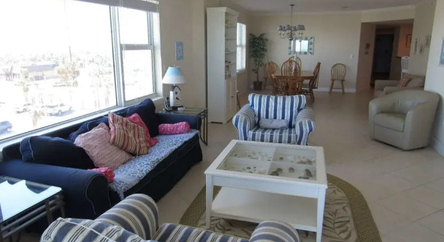 408  Twin Towers - 3 BR 3 BA - Oceanfront Condo, Забронировать Отель Дейтона-Бич Daytona Beach Area, рядом с Церковь для автомобилей в Дейтона-Биче