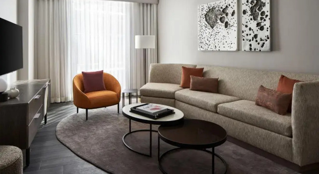 Полулюкс Marriott Bethesda Downtown at Marriott HQ