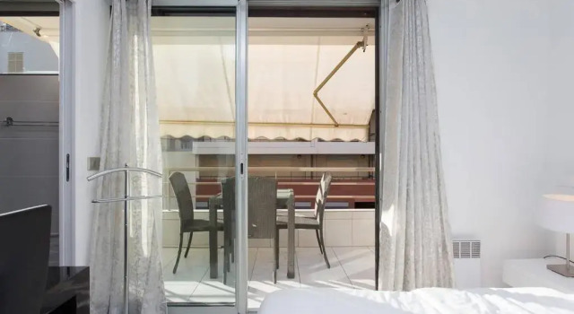 Grand Hotel: New 2 Beds/ 2 Baths