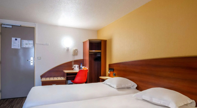 Трёхместный номер Standard Comfort Hotel Etampes