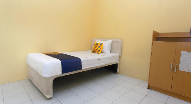 Habitación Económica SPOT ON 2830 Azka Guest House Syariah