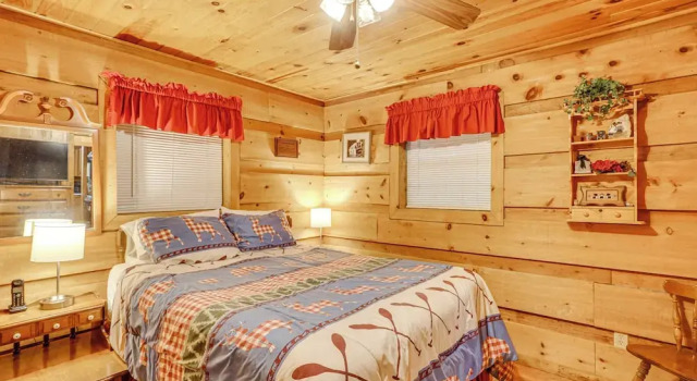 Cozy Tellico Plains Cabin w/ Large Mountain Creek!, Buchen Sie Ferienhaus Tellico Plains USA