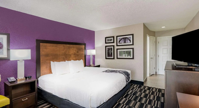 Двухместный номер Standard с видом на бассейн La Quinta Inn by Wyndham El Dorado