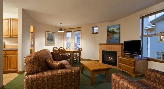 Четырёхместный люкс Premium c 1 комнатой Sundance Lodge