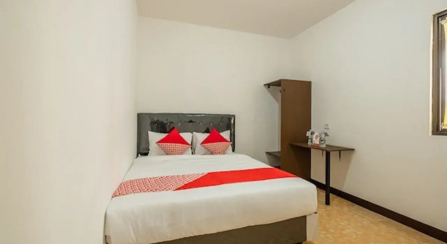 OYO 1460 Anyelir Residence, Book Hotel North Cirebon West Java