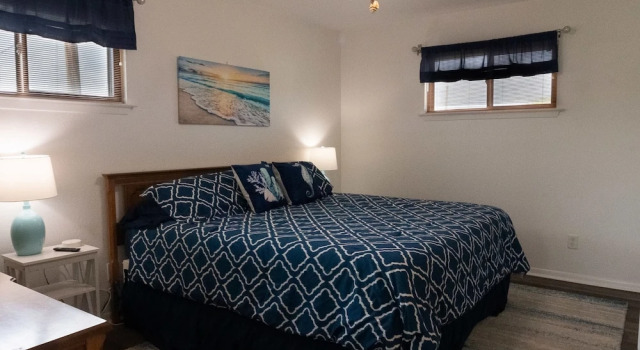Коттедж Walk to the Beach Ocean Views Yard Game Room