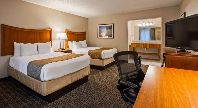 Четырёхместный номер Executive Best Western Swiss Clock Inn