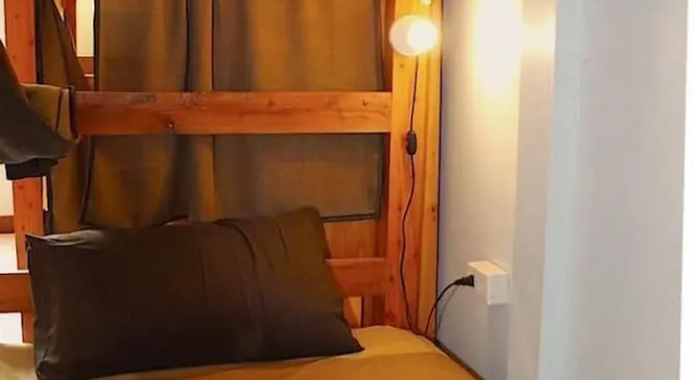 Кровать в общем номере (мужской номер) Good Deal Hostel