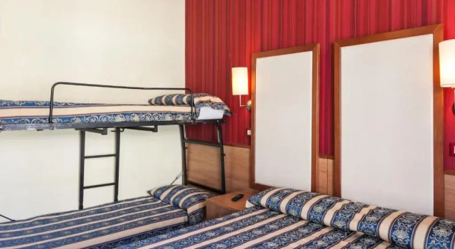 Четырёхместный номер Standard с видом на море Hotel Promenade Universale