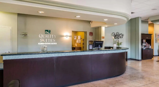 Quality Suites Downtown, Varaa Hotelli Hotellit Colorado Springs uima-altaalla, Uima-allas