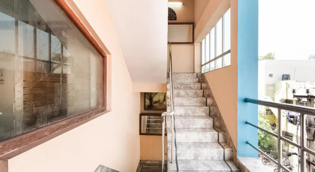 SPOT ON 63792 Vaasthu Inn, Boek Hotel Alipur Andhra Pradesh