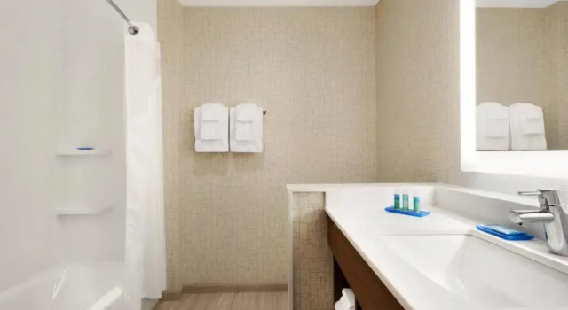 Четырёхместный номер Standard Holiday Inn Express & Suites-Cincinnati South - Wilder by IHG