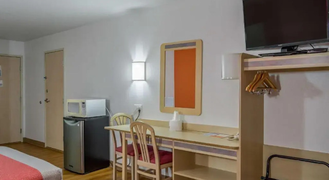 Четырёхместный номер Standard Motel 6-Redmond, OR