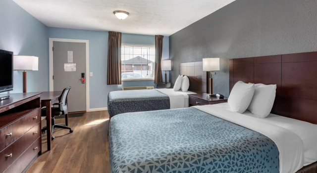 Четырёхместный номер Standard Econo Lodge Inn & Suites Sandusky South