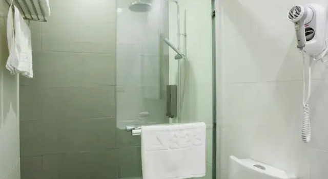 Четырёхместный семейный номер Standard 823 Tourist Hotel