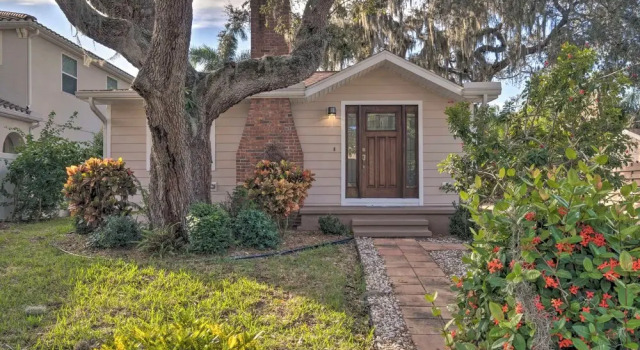 Коттедж Bright Sarasota Bungalow - 5 Mi to Siesta Beach!