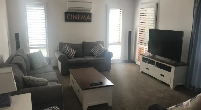 Коттедж с 3 комнатами Mollymook Fantastic Holiday House