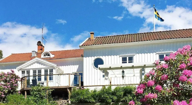 10 person holiday home in KLÖVEDAL, Book Hotel  