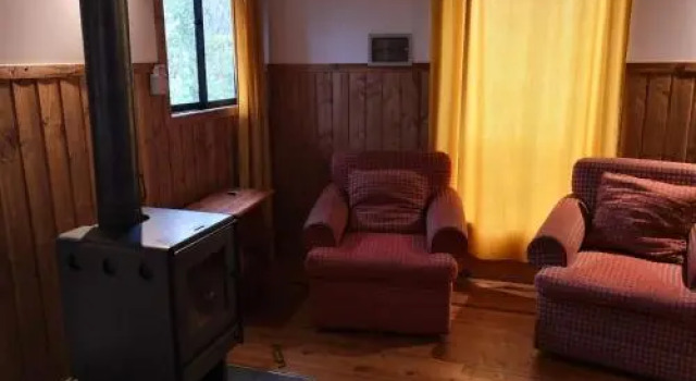 Cabañas Los Hualles con tinaja caliente, Rezervovat Hotel Hotely v Araucanía s parkováním, Parkování