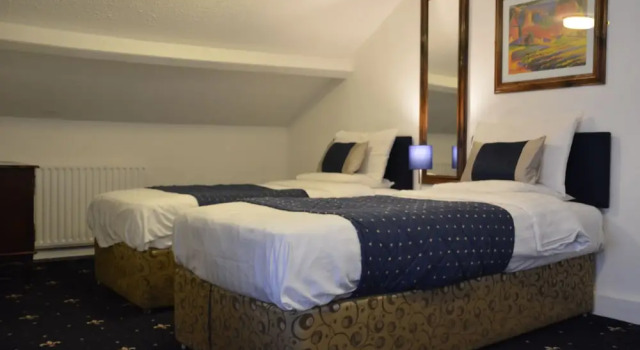 Четырёхместный номер Standard Crown Lodge Guest House
