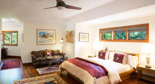 Люкс Deluxe East Hampton Art House Bed & Breakfast