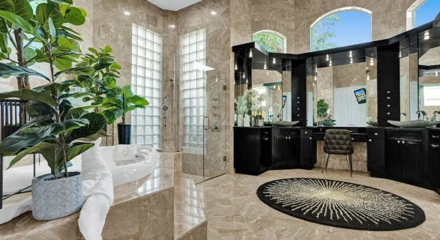 Lavish 8 Br Estate with Pool & Courts
